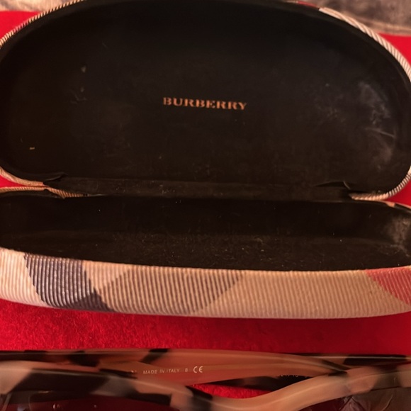 Burberry sunglasses - Picture 7 of 7